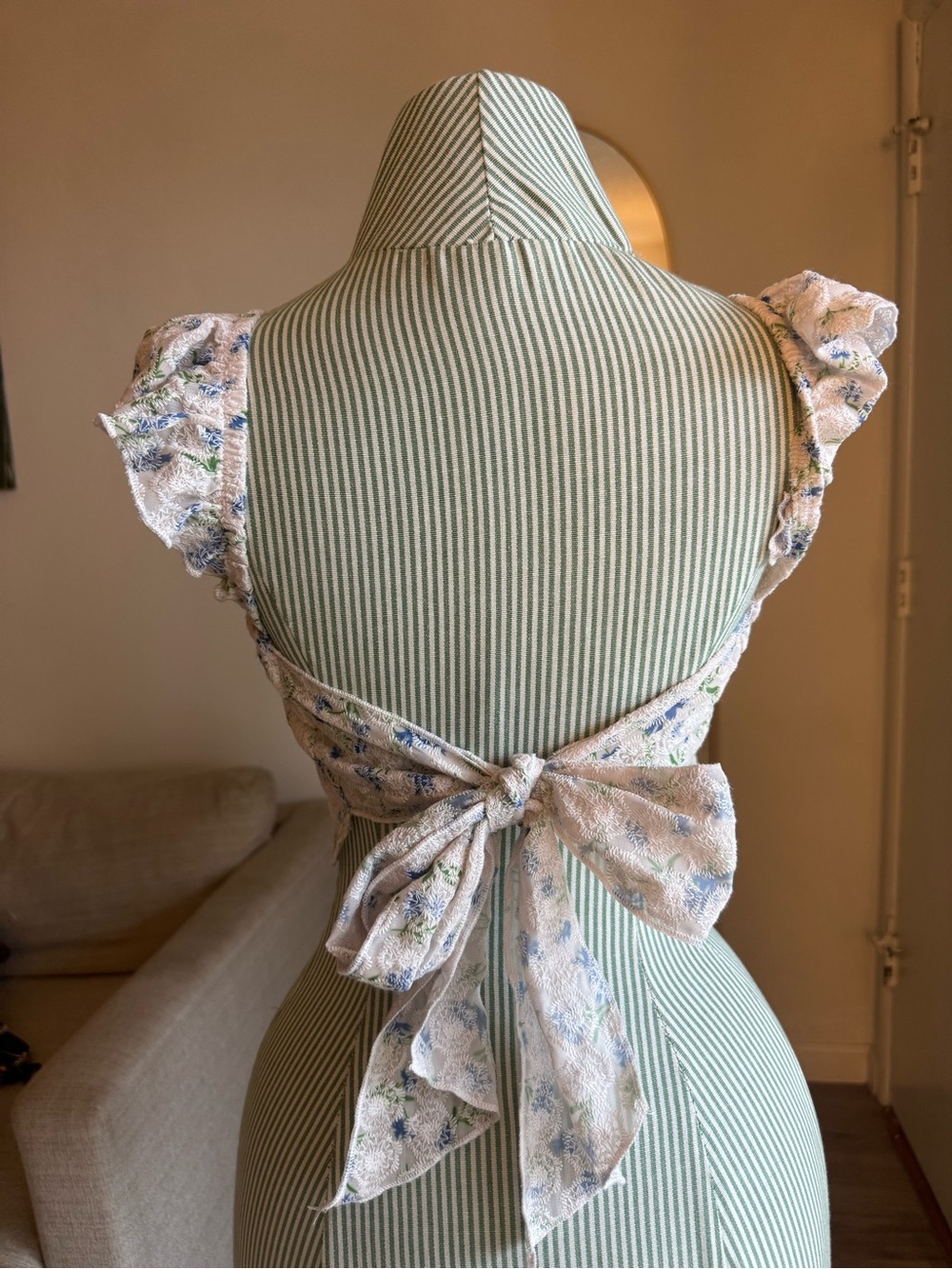 Kirious Los Angeles embroidered floral print tie-back top, size XS - Picture 3 of 5